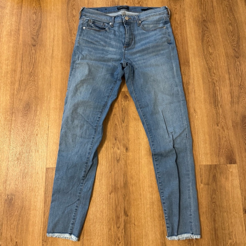 Banana Republic Skinny Jeans Light Wash Frayed Edge Size 29 (8)